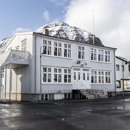Einarshusid Guesthouse Bolungarvík Екстериор снимка