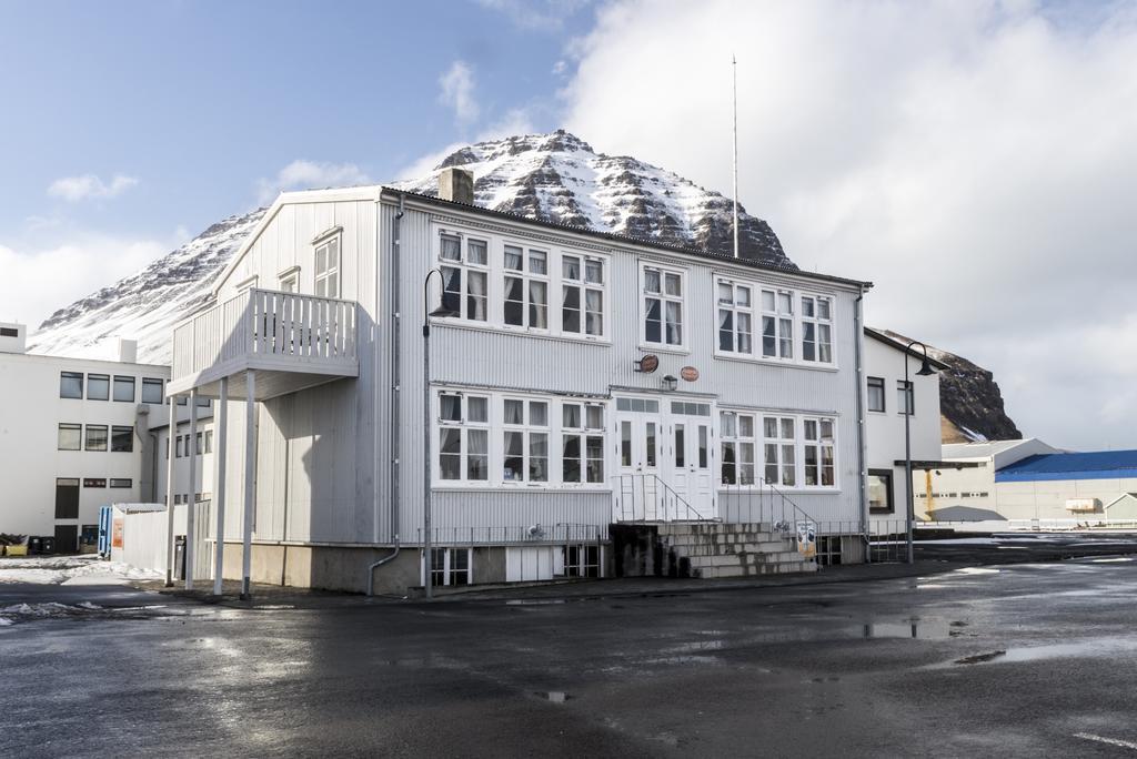 Einarshusid Guesthouse Bolungarvík Екстериор снимка