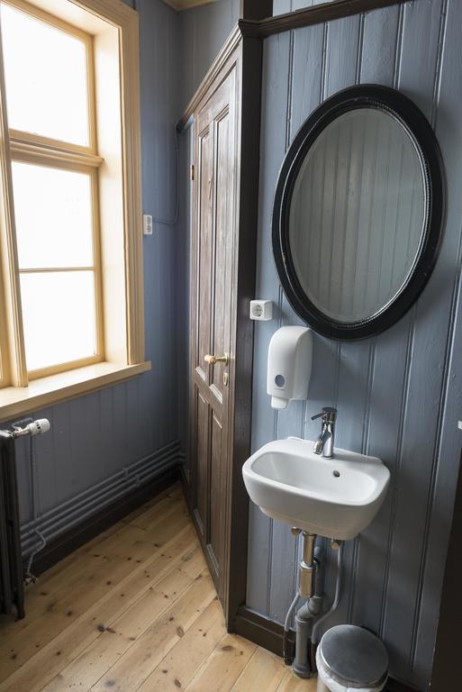 Einarshusid Guesthouse Bolungarvík Екстериор снимка