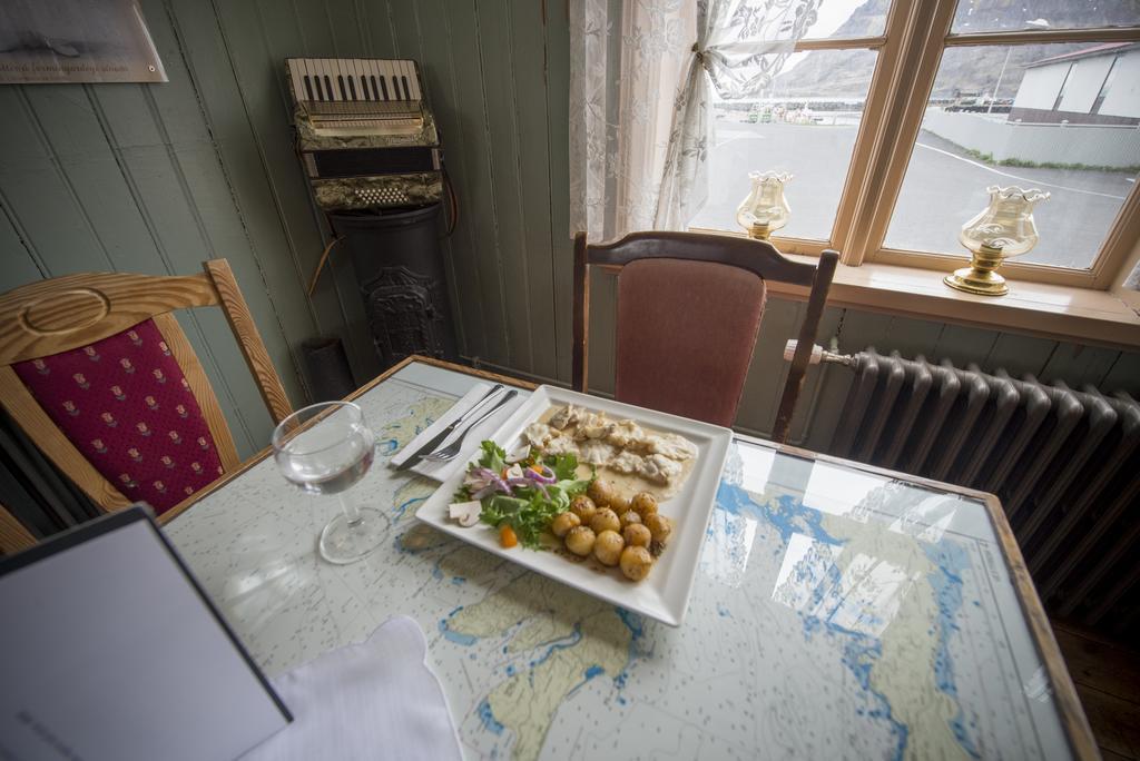 Einarshusid Guesthouse Bolungarvík Екстериор снимка