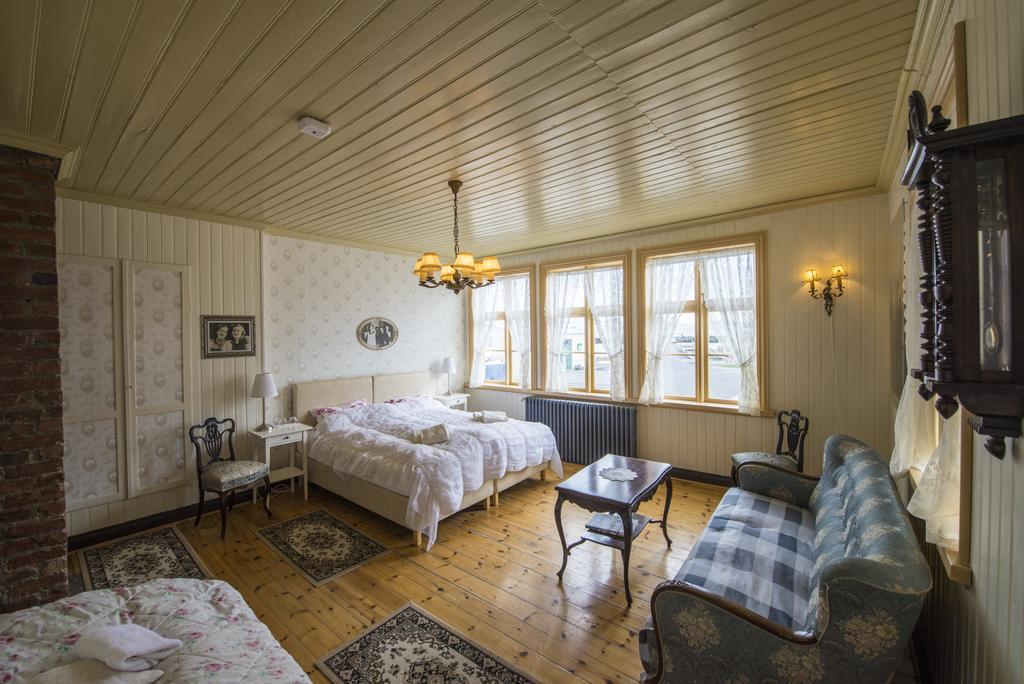 Einarshusid Guesthouse Bolungarvík Екстериор снимка