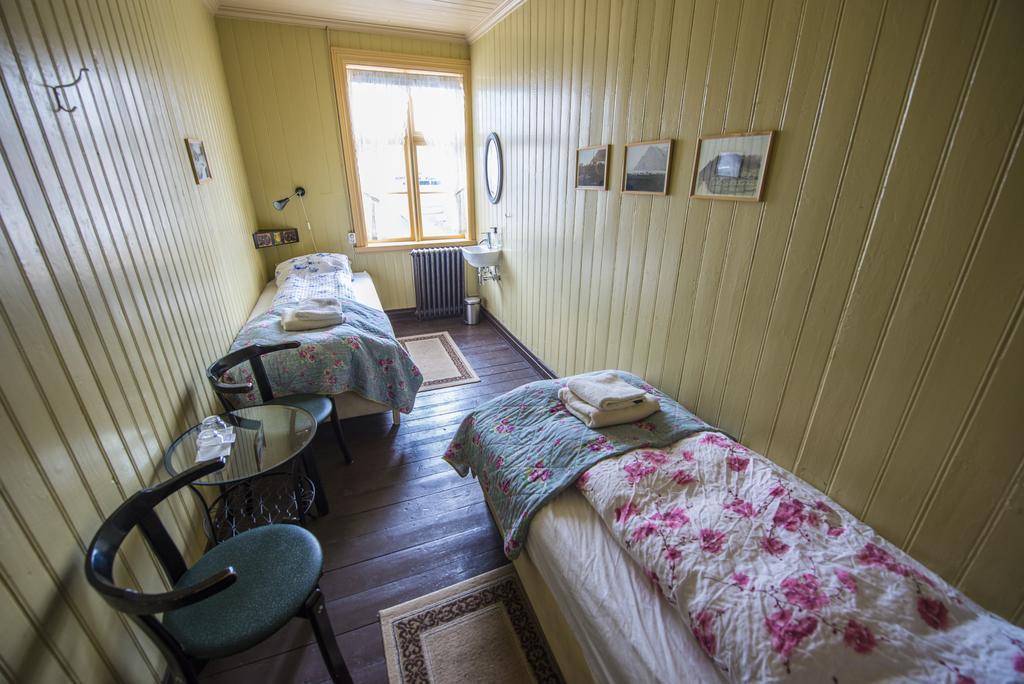 Einarshusid Guesthouse Bolungarvík Екстериор снимка