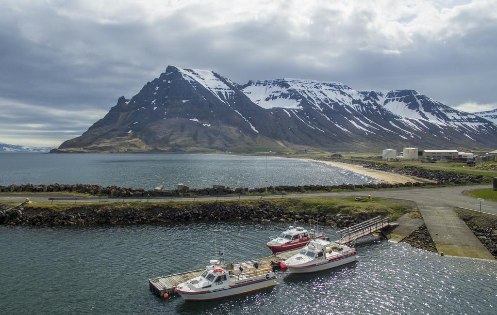 Einarshusid Guesthouse Bolungarvík Екстериор снимка